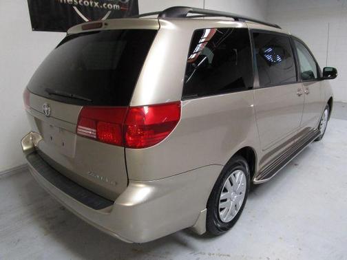 2005 Toyota Sienna LE
