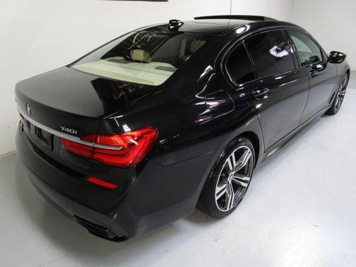 2017 BMW 740 i xDrive