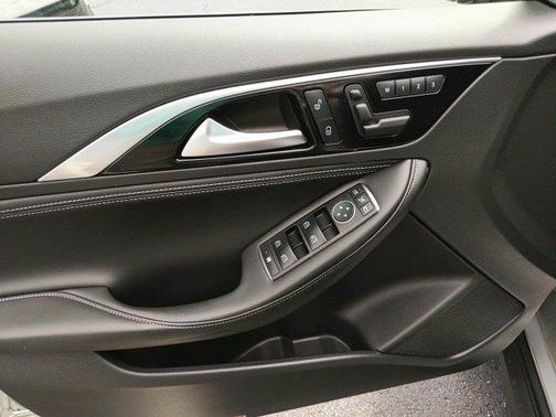 2018 INFINITI QX30 Premium