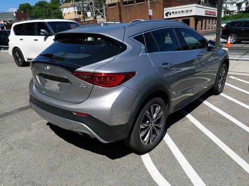 2018 INFINITI QX30 Premium