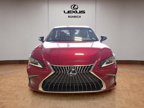 2022 Lexus ES 300h Luxury