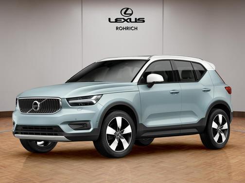 2022 Volvo XC40 T5 Momentum