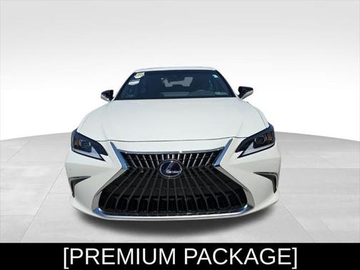 2022 Lexus ES 300h Base