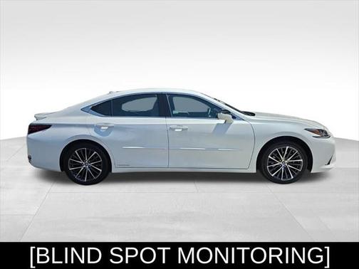 2022 Lexus ES 300h Base