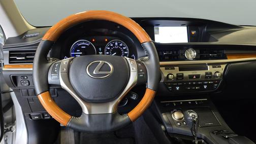 2013 Lexus ES 300h Base
