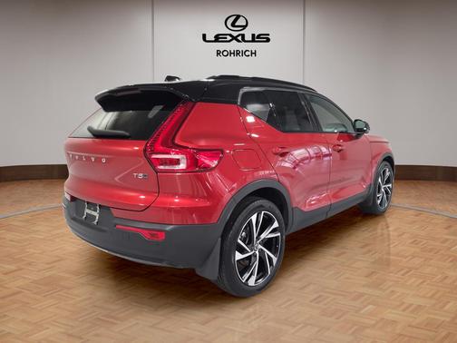 2021 Volvo XC40 T5 R-Design