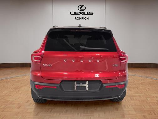 2021 Volvo XC40 T5 R-Design
