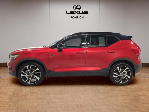 2021 Volvo XC40 T5 R-Design