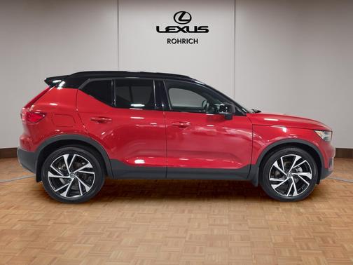 2021 Volvo XC40 T5 R-Design