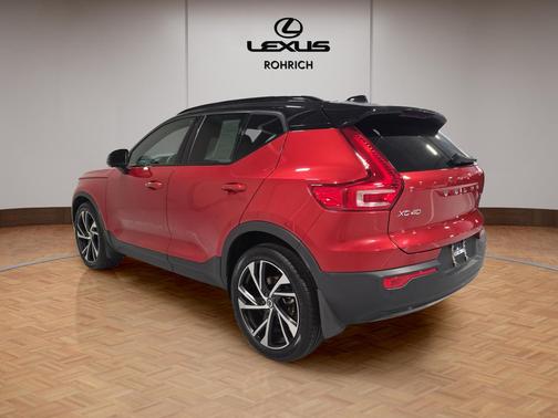 2021 Volvo XC40 T5 R-Design