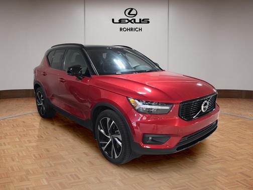2021 Volvo XC40 T5 R-Design
