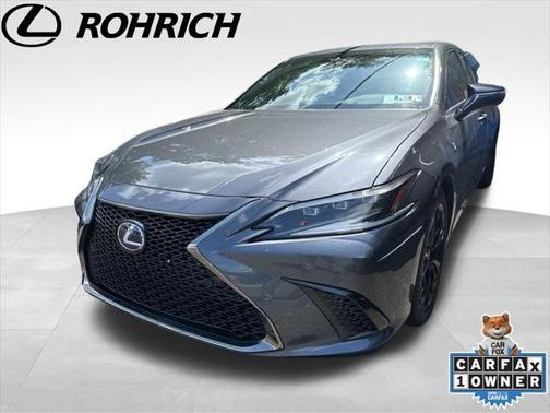 2022 Lexus ES 300h F SPORT