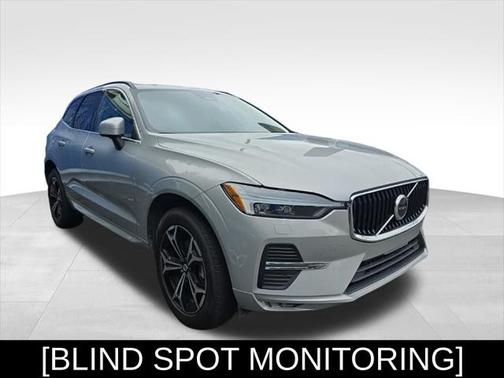 2022 Volvo XC60 B5 Momentum