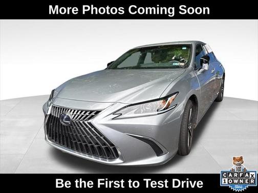 2022 Lexus ES 300h Base