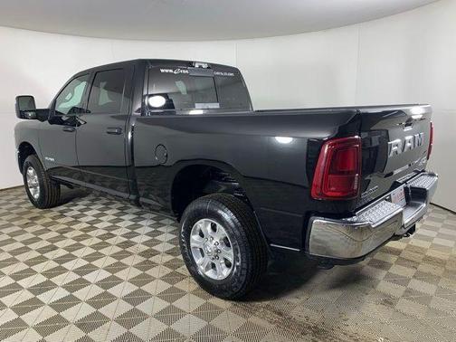 Diamond Black Crystal Pearlcoat 2026 RAM 2500 Big Horn Crew Cab 4x4 6'4' Box