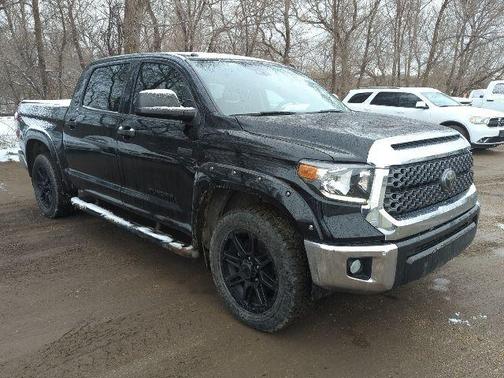 Midnight Black Metallic 2018 Toyota Tundra SR5