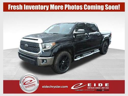 Midnight Black Metallic 2018 Toyota Tundra SR5
