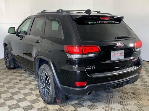 Diamond Black Crystal Pearlcoat 2020 Jeep Grand Cherokee Trailhawk
