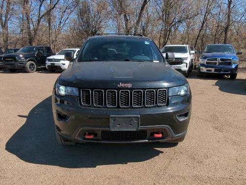 Diamond Black Crystal Pearlcoat 2020 Jeep Grand Cherokee Trailhawk