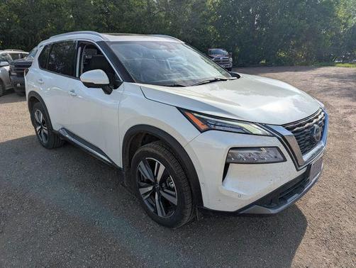 Pearl White Tricoat 2023 Nissan Rogue SL