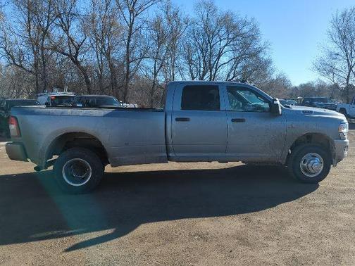 2024 RAM 3500 Tradesman Crew Cab 4x4 8' Box