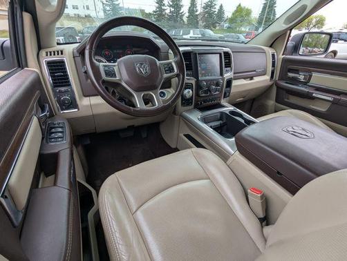 Bright White Clearcoat 2017 RAM 1500 Laramie