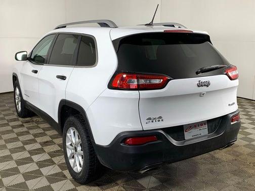 Bright White Clearcoat 2018 Jeep Cherokee Latitude