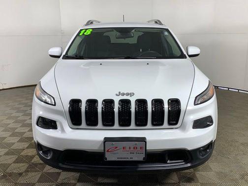 Bright White Clearcoat 2018 Jeep Cherokee Latitude