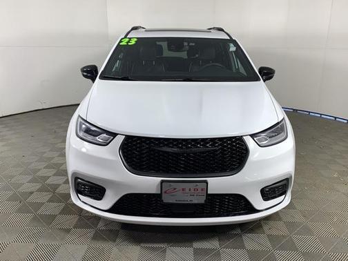 2023 Chrysler Pacifica Hybrid Limited