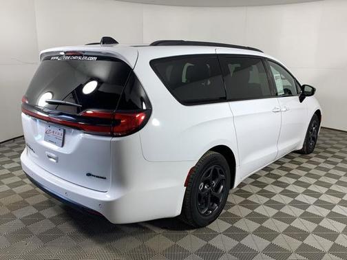 2023 Chrysler Pacifica Hybrid Limited