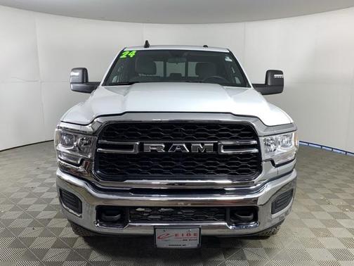 2024 RAM 2500 Tradesman Crew Cab 4x4 6'4' Box