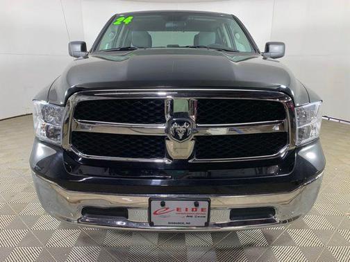 Diamond Black Crystal Pearlcoat 2024 RAM 1500 Classic SLT
