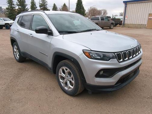 Silver Zynith Metallic Clearcoat 2024 Jeep Compass Latitude