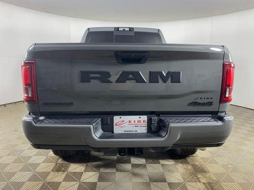 Ceramic Gray Clearcoat 2026 RAM 2500 Big Horn Crew Cab 4x4 6'4' Box