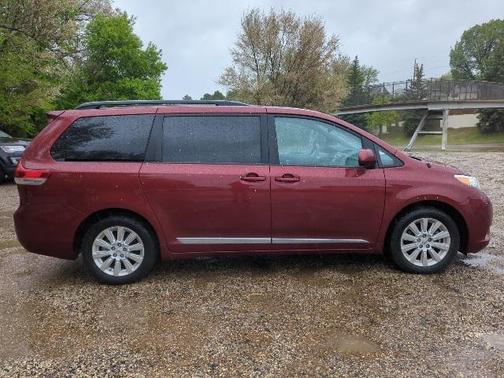 2012 Toyota Sienna XLE