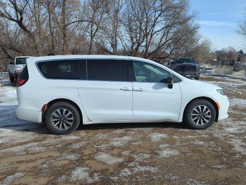 2024 Chrysler Pacifica Hybrid Select