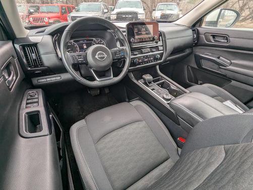 2024 Nissan Pathfinder SV 4WD