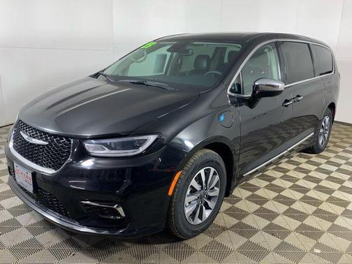 2023 Chrysler Pacifica Hybrid Limited