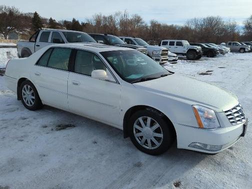 Photo 3 of 11 of 2007 Cadillac DTS Luxury II