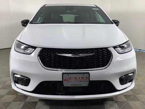 Bright White Clearcoat 2026 Chrysler Pacifica L