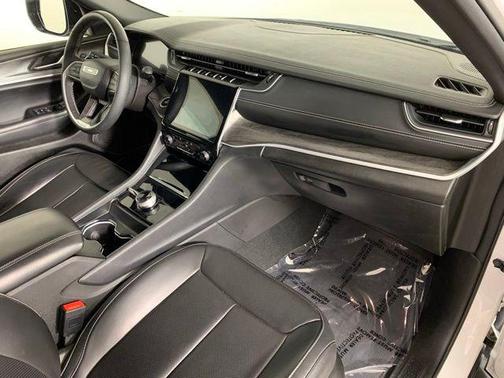 Diamond Black Crystal Pearlcoat 2024 Jeep Grand Cherokee Limited