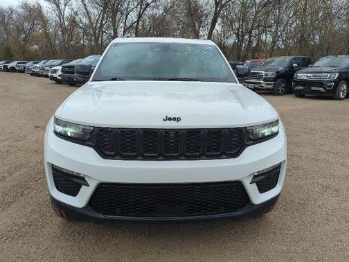 Diamond Black Crystal Pearlcoat 2024 Jeep Grand Cherokee Limited