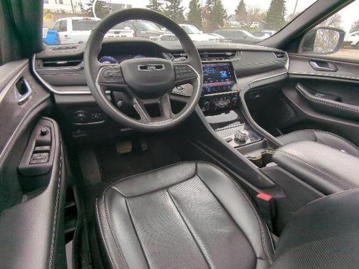 Diamond Black Crystal Pearlcoat 2024 Jeep Grand Cherokee Limited