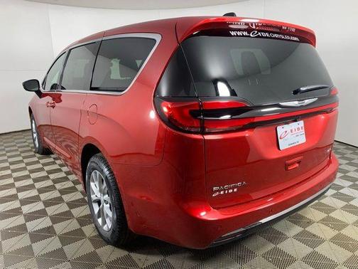 Red Hot Pearlcoat 2026 Chrysler Pacifica L
