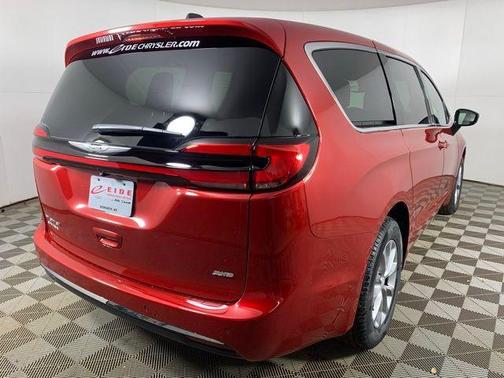 Red Hot Pearlcoat 2026 Chrysler Pacifica L