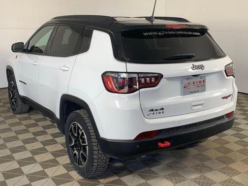 Bright White Clearcoat 2024 Jeep Compass Trailhawk