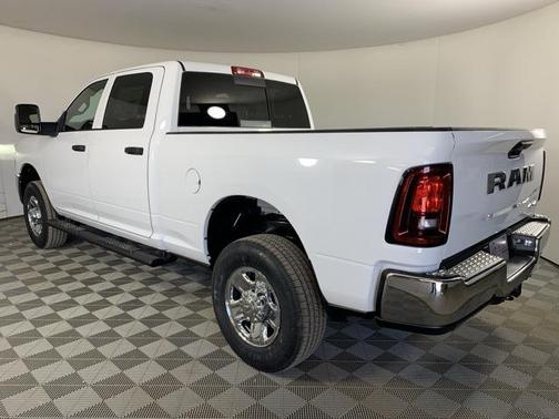 2025 RAM 2500 Tradesman Crew Cab 4x4 6'4' Box