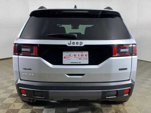 Silver Zynith Clearcoat 2026 Jeep Cherokee Overland