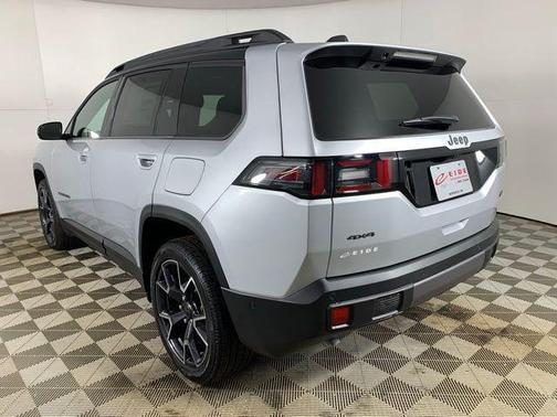 Silver Zynith Clearcoat 2026 Jeep Cherokee Overland