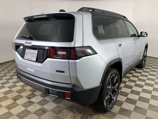 Silver Zynith Clearcoat 2026 Jeep Cherokee Overland